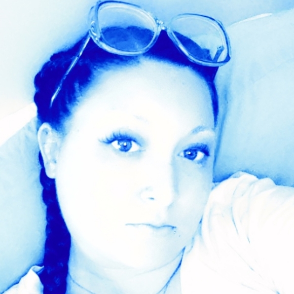 Meet your Posher, Emilia - Picture 7 of 9